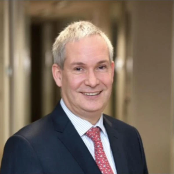 Portrait d'Antoine Gloanec, consultant Économie & Marchés